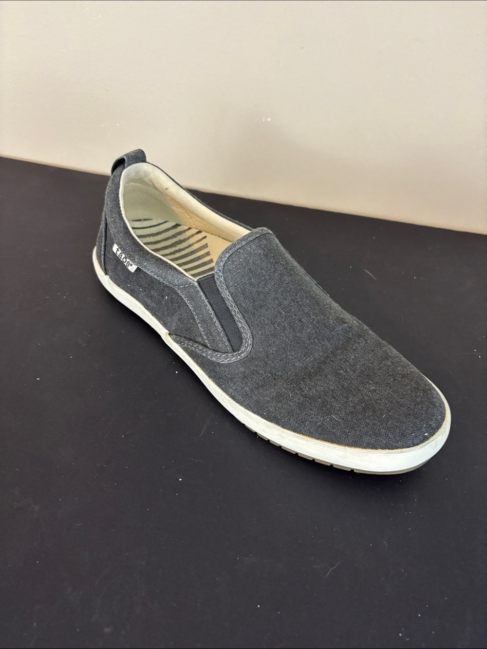 Taos Dark Gray Dandy Canvas Slip-on Shoe Sneaker Size 8.5